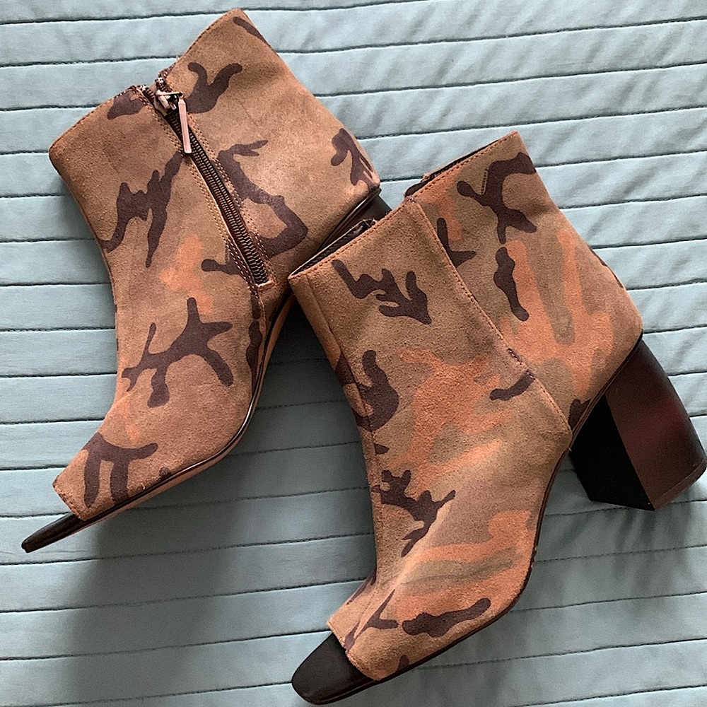 Sanctuary 8.5 Olive Camo open toe booties